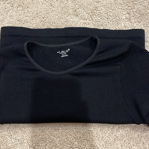 Out from under ribbed T - Picture 2 of 2